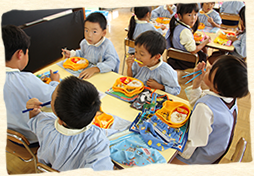 子どもたちの登園風景